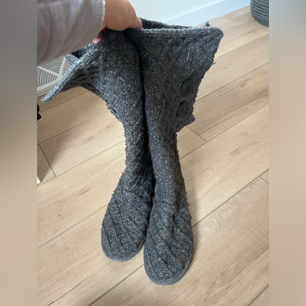 Tall Gray Knit Uggs
